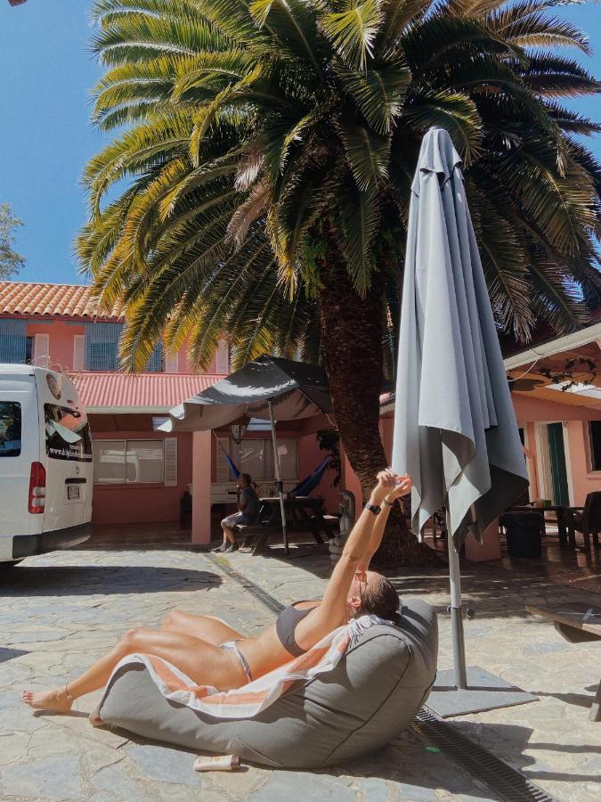 Albergue Dolphins Backpackers Sunshine Beach Exterior foto