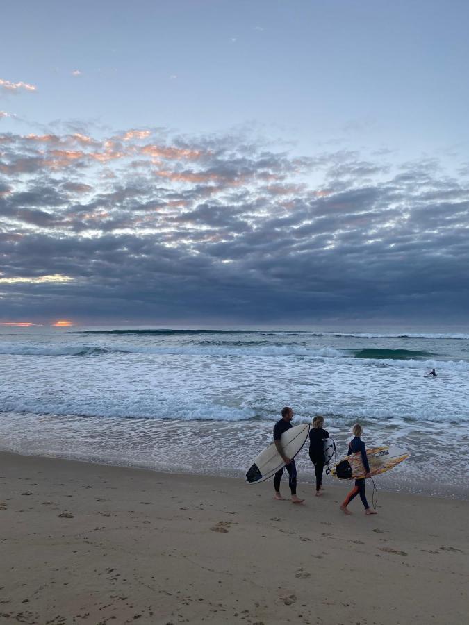 Albergue Dolphins Backpackers Sunshine Beach Exterior foto