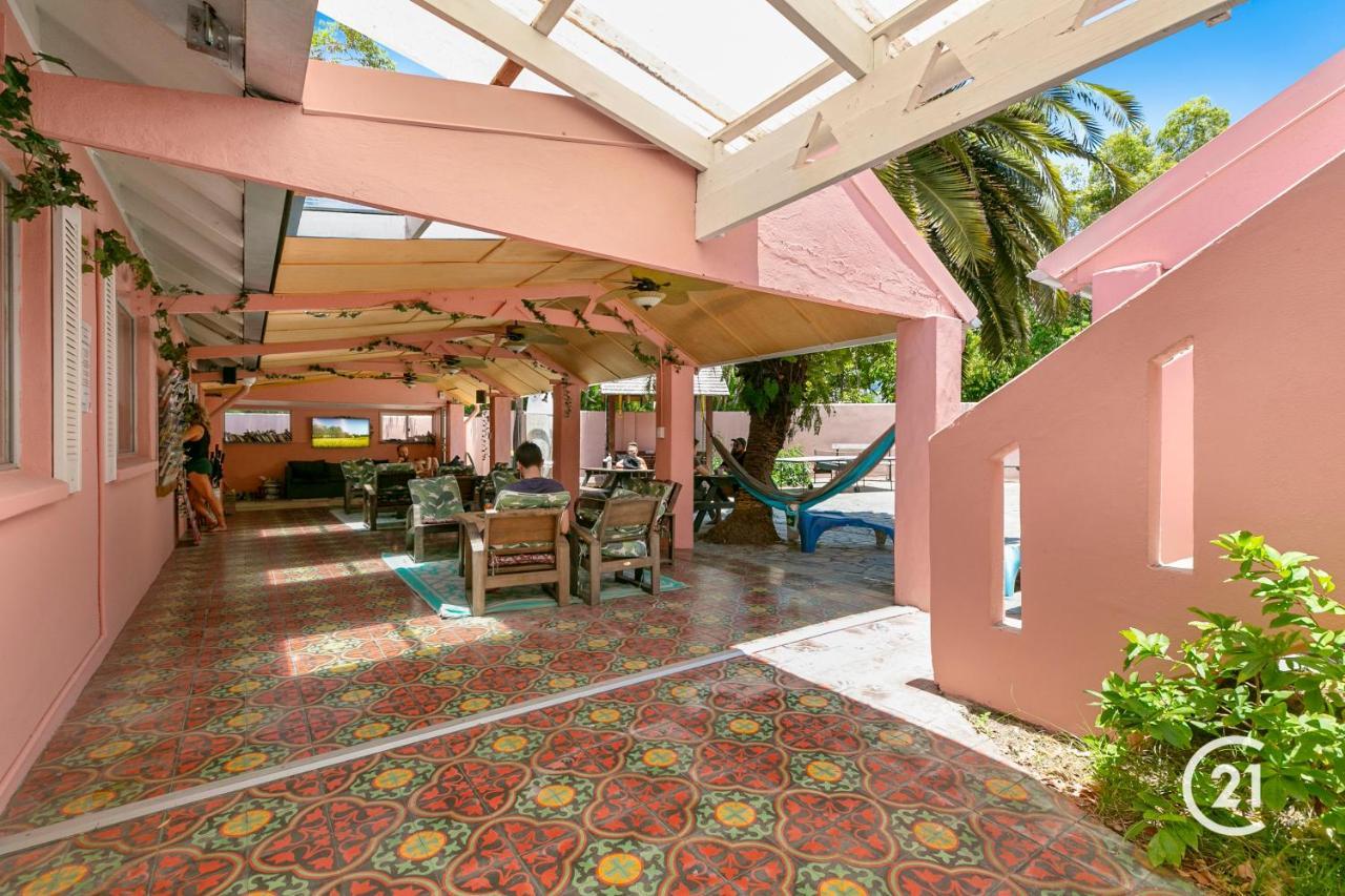 Albergue Dolphins Backpackers Sunshine Beach Exterior foto